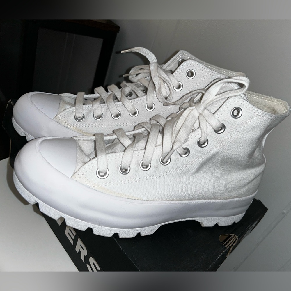 White Converse platform